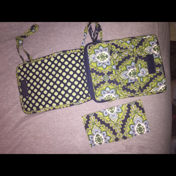 Vera Bradley crossbody and check book cover - Picture 3 of 5
